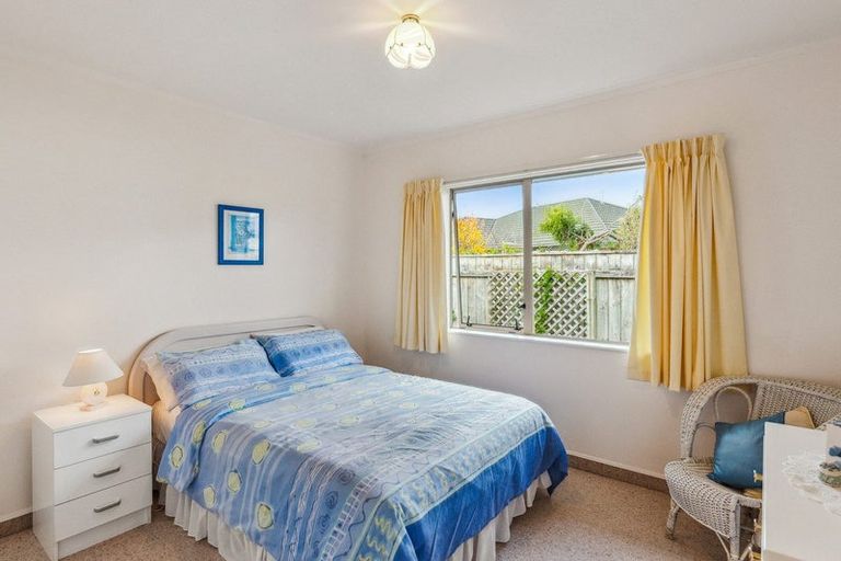 Photo of property in 6 Glen Loch Place, Paraparaumu, 5032