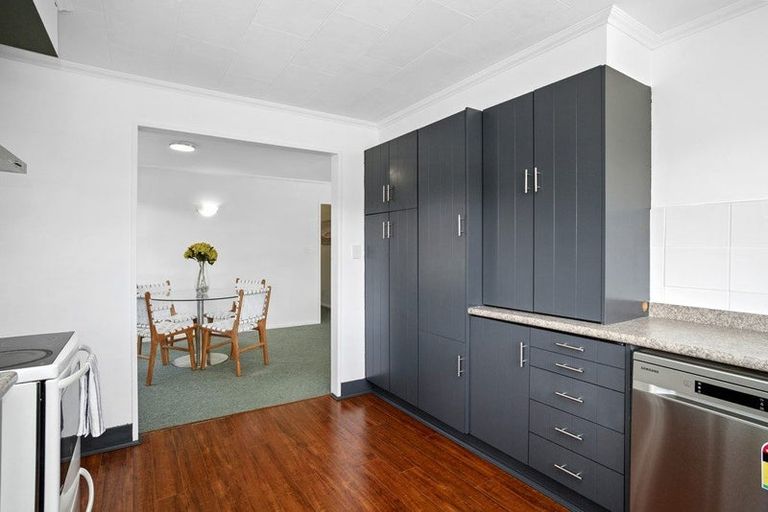 Photo of property in 32 Collins Avenue, Tawa, Wellington, 5028