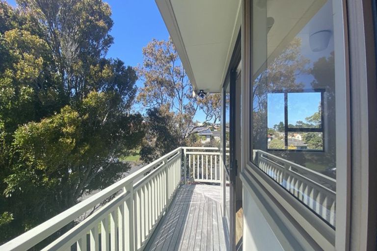 Photo of property in 66 Lavery Place, Sunnynook, Auckland, 0632