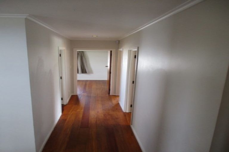 Photo of property in 3 Chrome Place, Henderson, Auckland, 0612