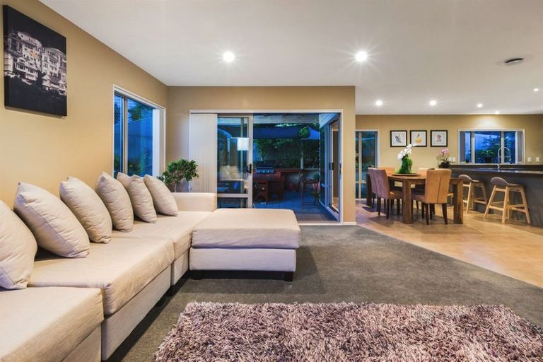 Photo of property in 6 Sumner Terrace, Aotea, Porirua, 5024