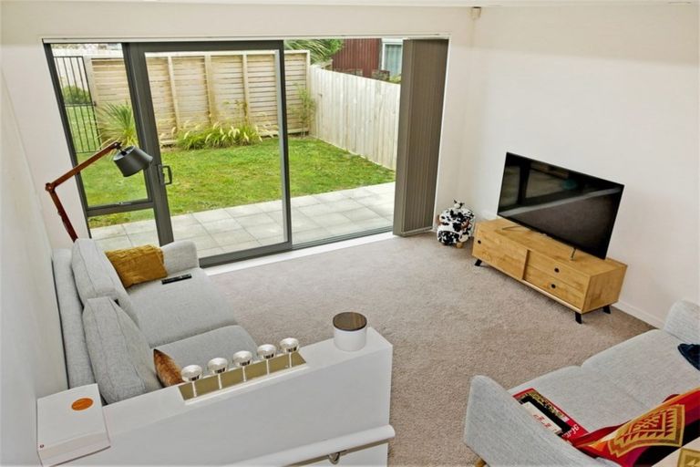 Photo of property in 2 Stone Street, Miramar, Wellington, 6022