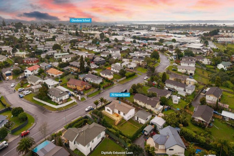 Photo of property in 70 Harmel Road, Glendene, Auckland, 0602