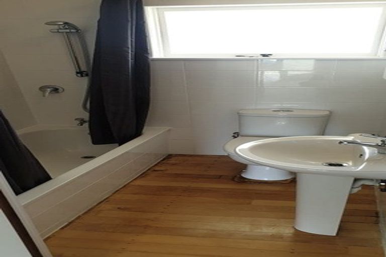 Photo of property in 2/21 Ellen Avenue, Hillcrest, Auckland, 0627