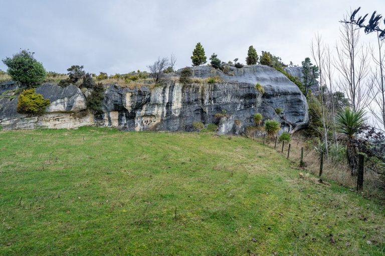 Photo of property in 1270 Clifden Highway, Orawia, Otautau, 9691