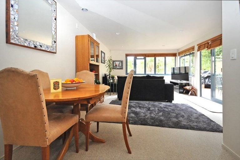 Photo of property in 8/12 Pannill Place, Oteha, Auckland, 0632