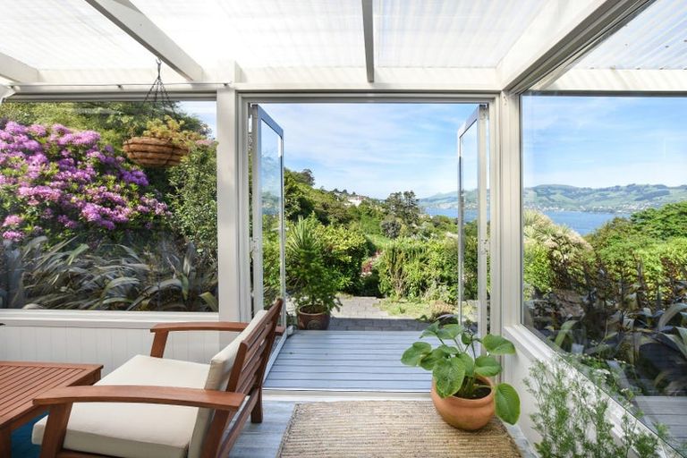 Photo of property in 28 Athol Place, Ravensbourne, Dunedin, 9022