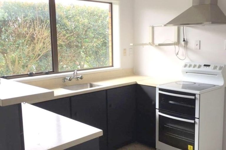 Photo of property in 3/75a West Coast Road, Glen Eden, Auckland, 0602