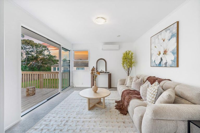 Photo of property in 19 Thornlow Street, Glendene, Auckland, 0602
