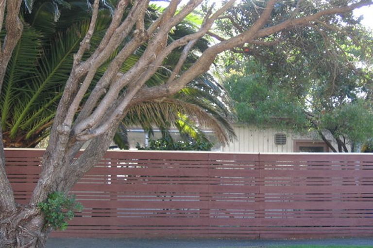 Photo of property in 398 Muritai Road, Eastbourne, Lower Hutt, 5013