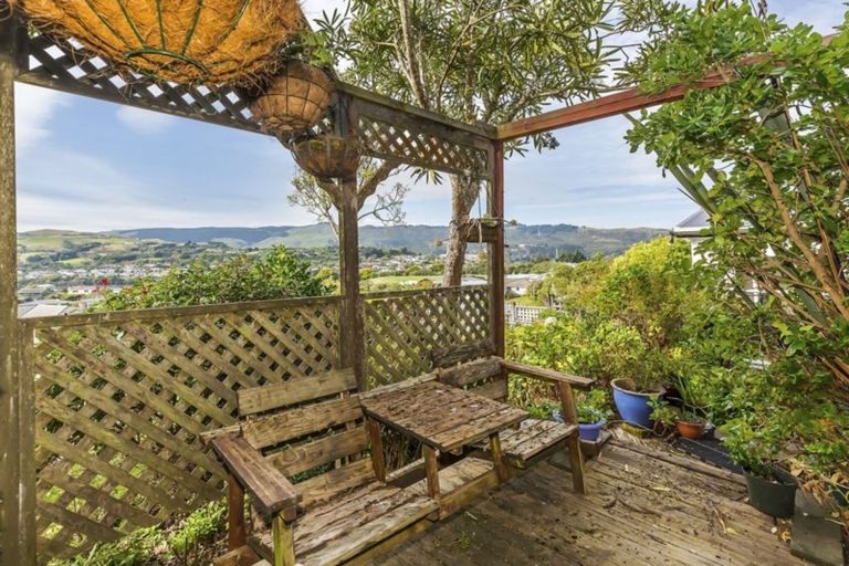 Photo of property in 9 Magdalen Street, Tawa, Wellington, 5028