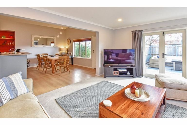 Photo of property in 69 Riverton Drive, Randwick Park, Auckland, 2105