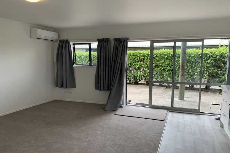 Photo of property in 28 John Dee Crescent, Red Beach, 0932