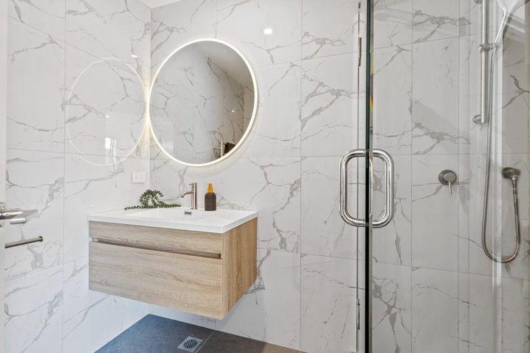 Photo of property in 4/21 Divich Avenue, Te Atatu South, Auckland, 0610