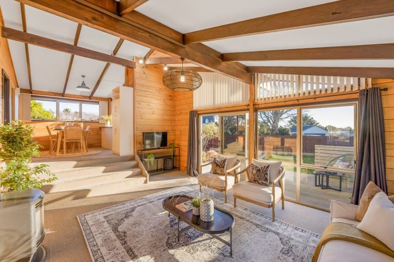 Photo of property in 3 Veale Road, Frankleigh Park, New Plymouth, 4310