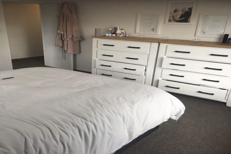 Photo of property in 23 Lane Road, Weymouth, Auckland, 2103