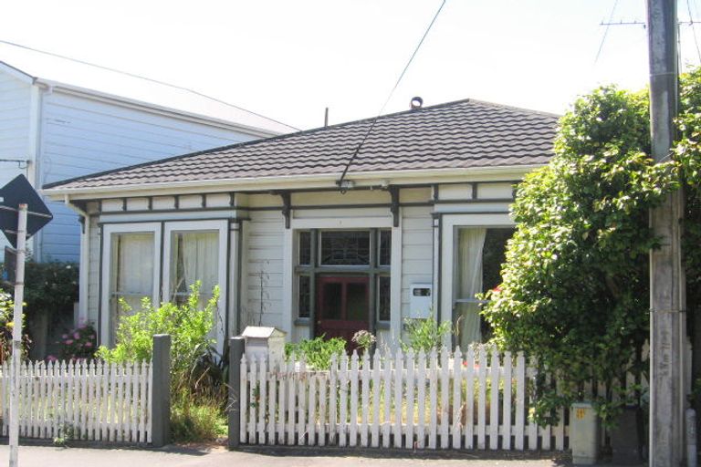 Photo of property in 129 Tasman Street, Mount Cook, Wellington, 6021