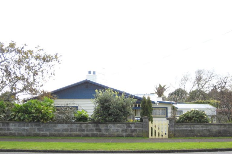 Photo of property in 33 Rimu Street, Strandon, New Plymouth, 4312