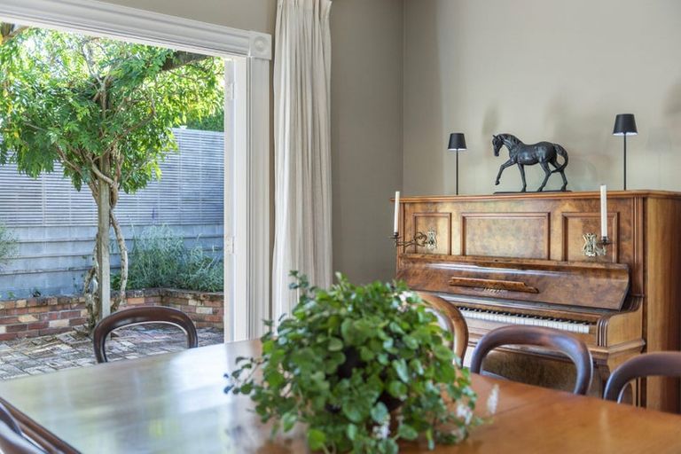 Photo of property in 6 Glade Place, Birkenhead, Auckland, 0626