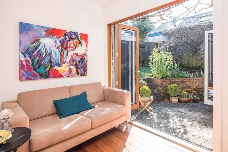 Photo of property in 78 Mortimer Terrace, Brooklyn, Wellington, 6021