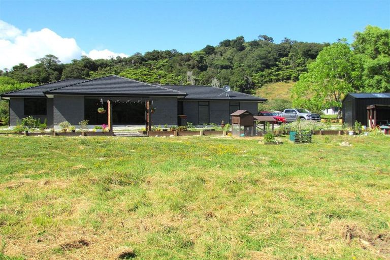 Photo of property in 2 Aorangi Drive, Greymouth, 7805