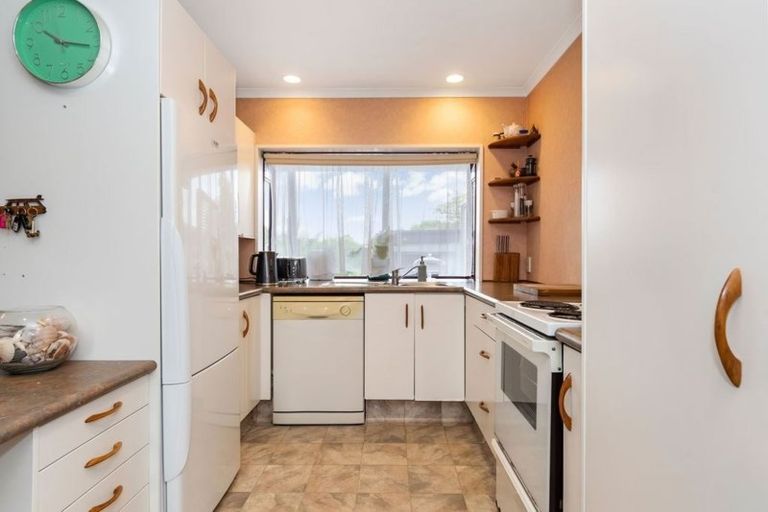 Photo of property in 100 Dickson Road, Papamoa Beach, Papamoa, 3118