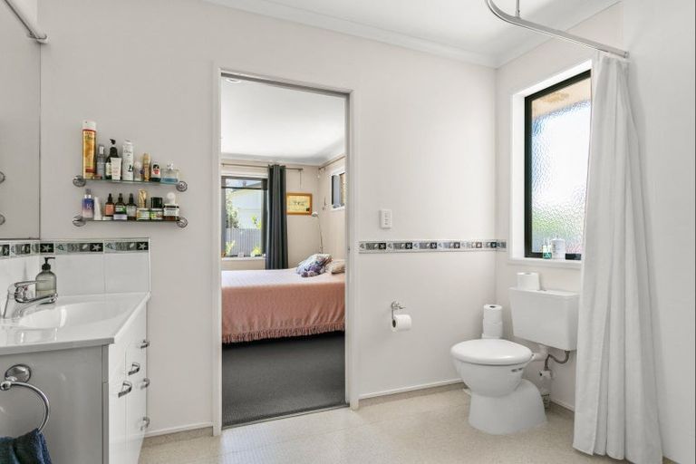 Photo of property in 24 Leon Street, Riverdale, Gisborne, 4010