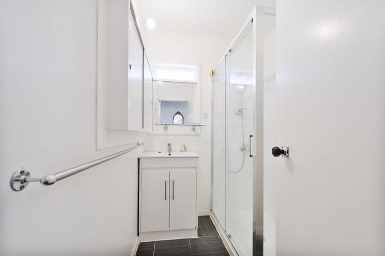 Photo of property in 6 Edwards Avenue, Henderson, Auckland, 0610