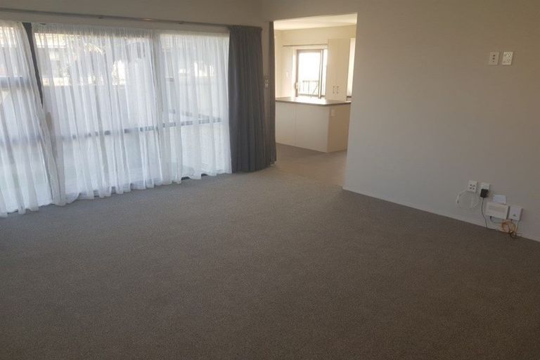 Photo of property in 11 Dinton Street, Russley, Christchurch, 8042