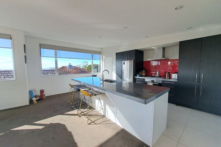 Photo of property in 14a Bank Street, Hillcrest, Auckland, 0627