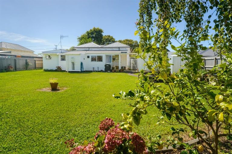 Photo of property in 27 Bond Street, Marton, 4710