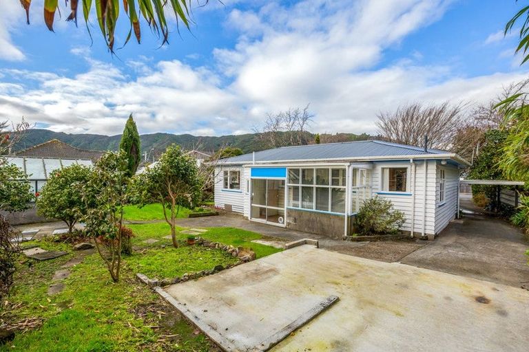 Photo of property in 4 Dover Road, Wainuiomata, Lower Hutt, 5014