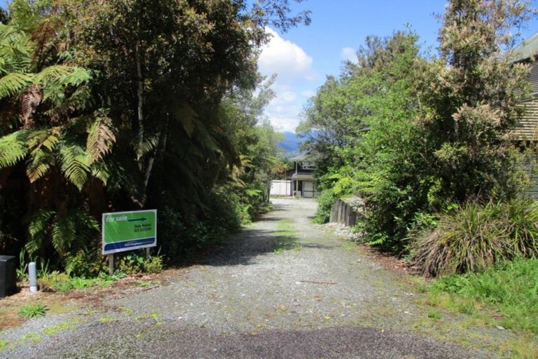 Photo of property in 14 Korua Street, Moana, 7872