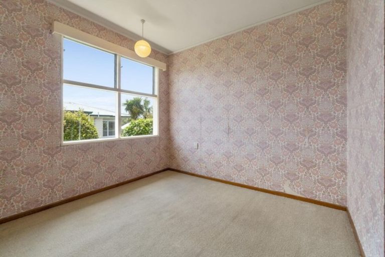 Photo of property in 77 Tirimoana Road, Te Atatu South, Auckland, 0602