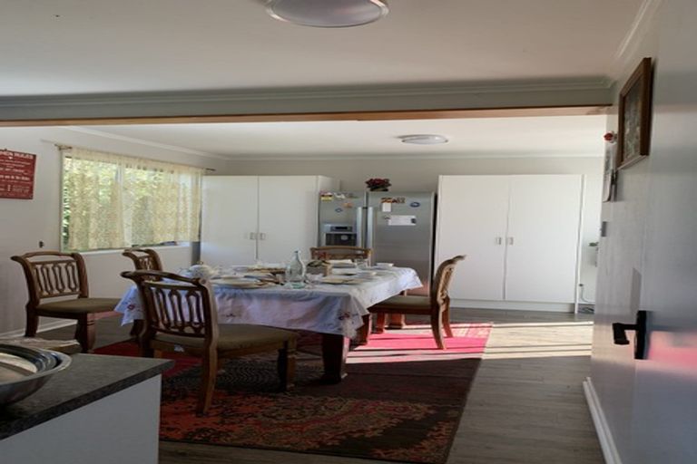 Photo of property in 27 Paddington Grove, Karori, Wellington, 6012