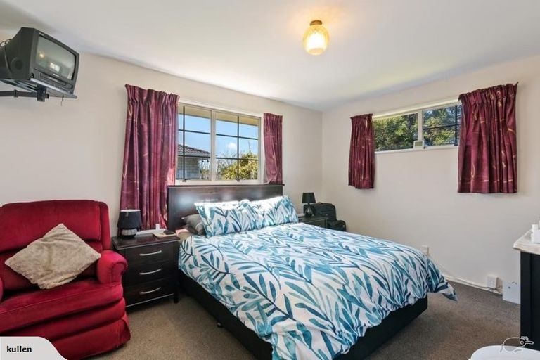 Photo of property in 17 Resolution Place, Bryndwr, Christchurch, 8053