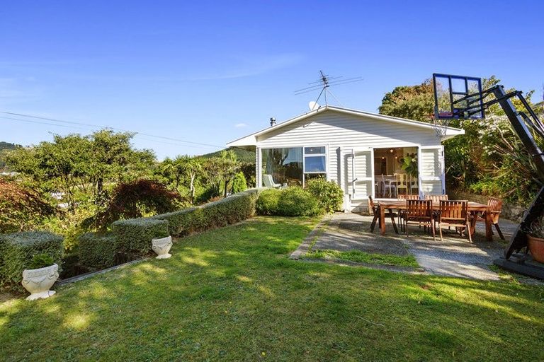Photo of property in 16 Mascot Street, Tawa, Wellington, 5028