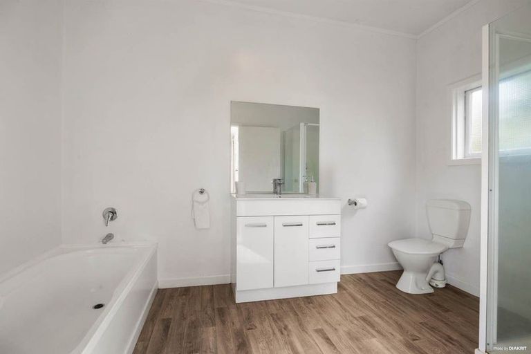 Photo of property in 13 Miller Street, Point Chevalier, Auckland, 1022