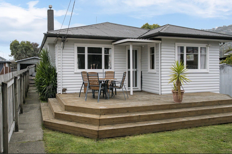 Photo of property in 1/62 Parkers Road, Tahunanui, Nelson, 7011