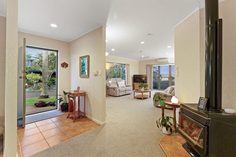 Photo of property in 14 Sunhill Road, Sunnyvale, Auckland, 0612