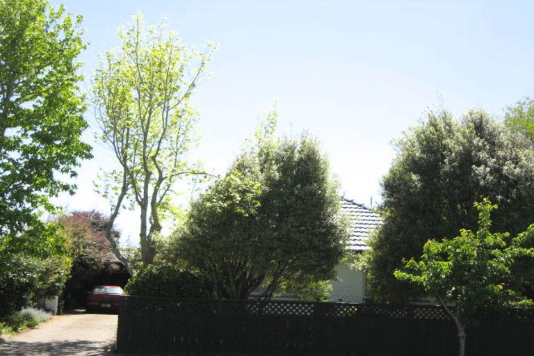 Photo of property in 77 Farquhars Road, Redwood, Christchurch, 8051