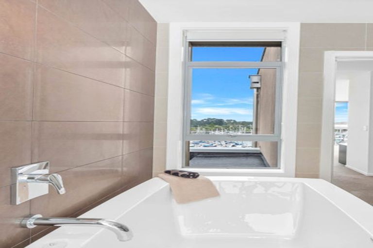 Photo of property in 81 Pine Harbour Parade, Beachlands, Auckland, 2018