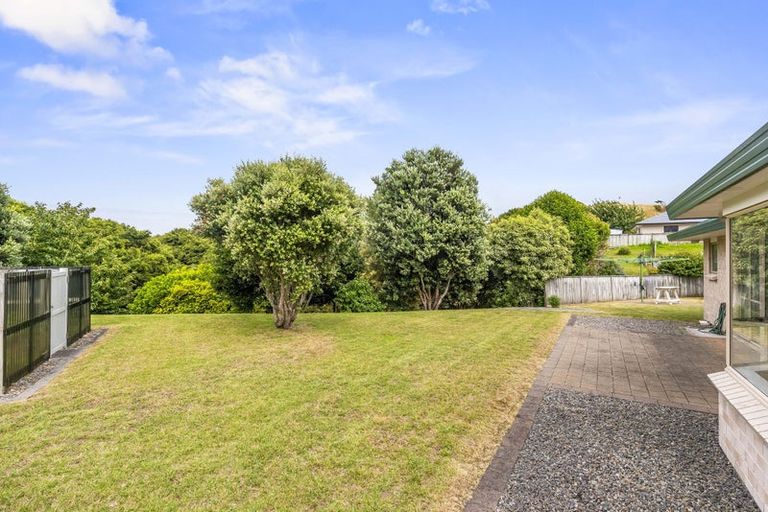 Photo of property in 25 Crown Hill, Paraparaumu, 5032