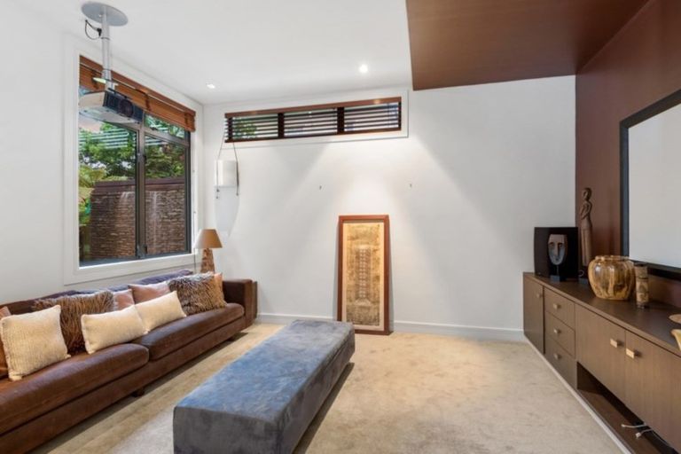 Photo of property in 118 Straven Road, Fendalton, Christchurch, 8014