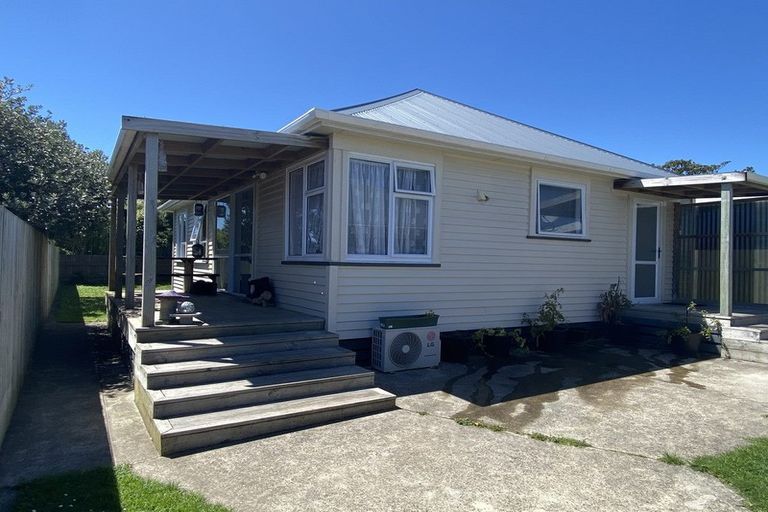 Photo of property in 18a Hutchins Street, Waitara, 4320