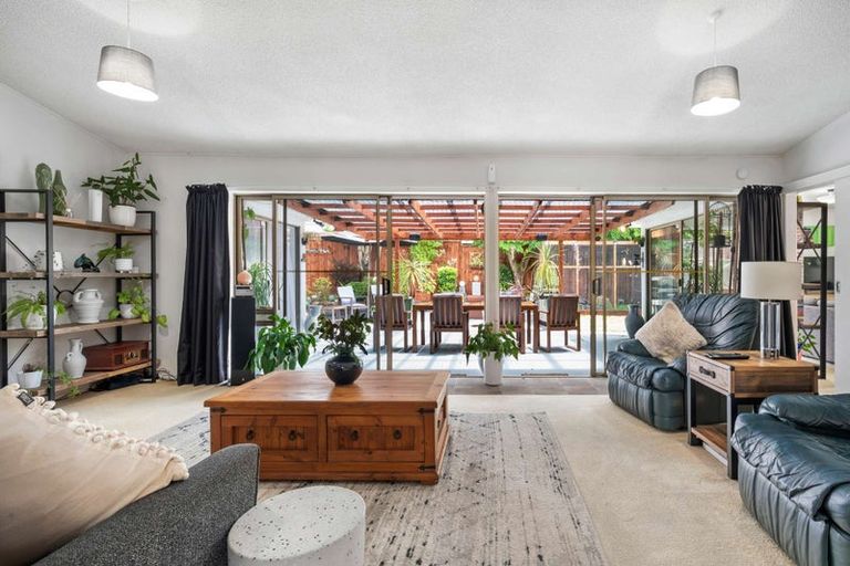 Photo of property in 24 Hedge Row, Sunnyhills, Auckland, 2010