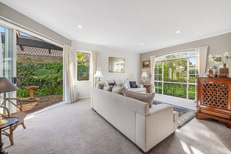 Photo of property in 5 Bronte Place, Somerville, Auckland, 2014