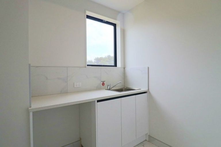 Photo of property in 127b Oreil Avenue, West Harbour, Auckland, 0618