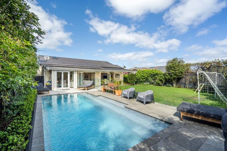 Photo of property in 46 Ngataringa Road, Devonport, Auckland, 0624