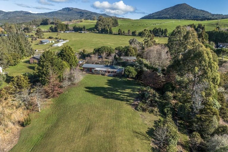 Photo of property in 31 Parerohi Grove, Kuratau, Turangi, 3381